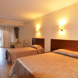 Azka Hotel