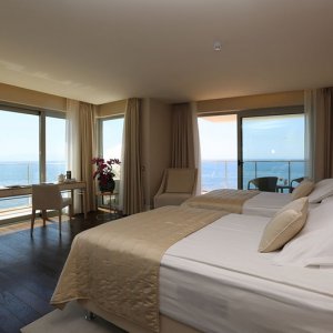 Charisma De Luxe Hotel